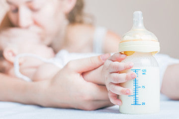 מה תעשו כשתצטרכו לשלב בקבוק עם ההנקה ותגלו שהתינוק שלכן הוא סרבן בקבוקים מוצהר?